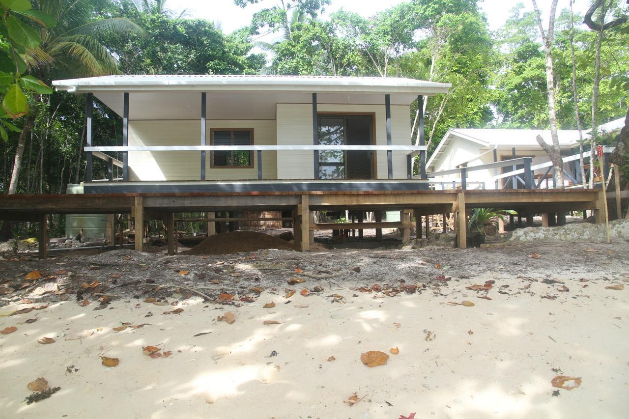 Evis Resort At Nggatirana Island Halisi エクステリア 写真